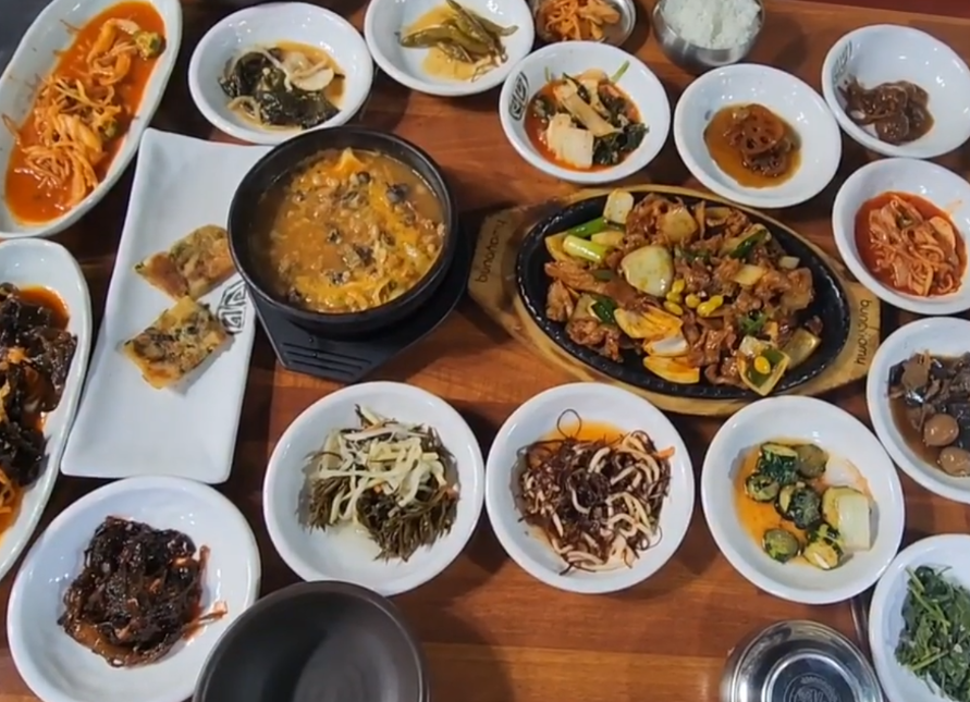 전현무계획 경남 의령 가례불고기 우렁이청국장 12첩 밥상 맛집 위치 · 연락처 6 image 197