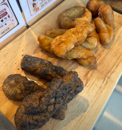 6시내고향 수원남문시장 흑임자꽈배기 인절미꽈배기 맛집 위치 연락처 5 image 96